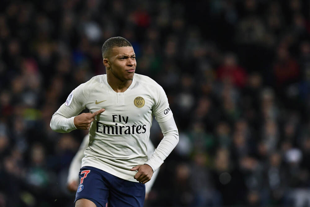 贺岁档“爆”了！哪些影企受益？